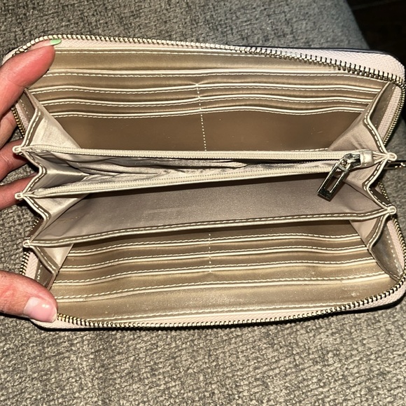 Guess Pink Wallet Wristlet - Picture 4 of 4